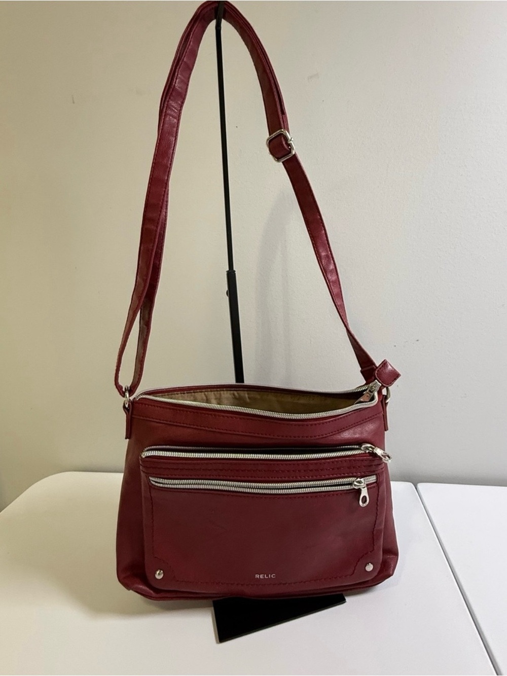 RELIC Burgundy Red Faux
Leather Crossbody
Purse Zip Multi Pocket Shoulder
Bag